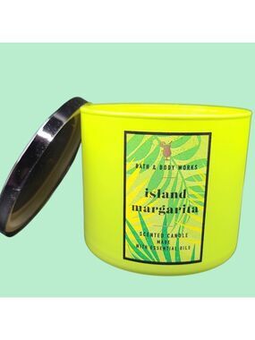 ISLAND MARGARITA 3-WICK CANDLE BY BATH AND BODY WORKS